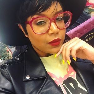 Meet your Posher, Titierra